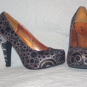 Miss Me platform pumps, size 10, black, gray and gold